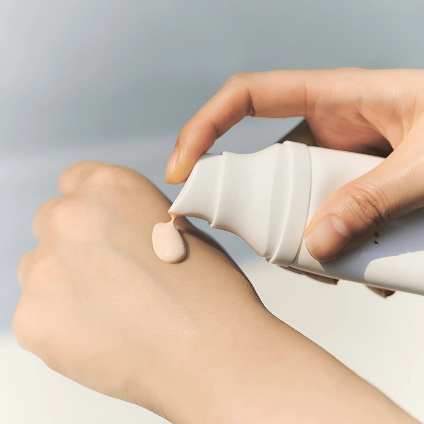 واقي الشمس SKIN1004 مدغشقر سنتيلا تون أب بعامل حماية من الشمس SPF50+